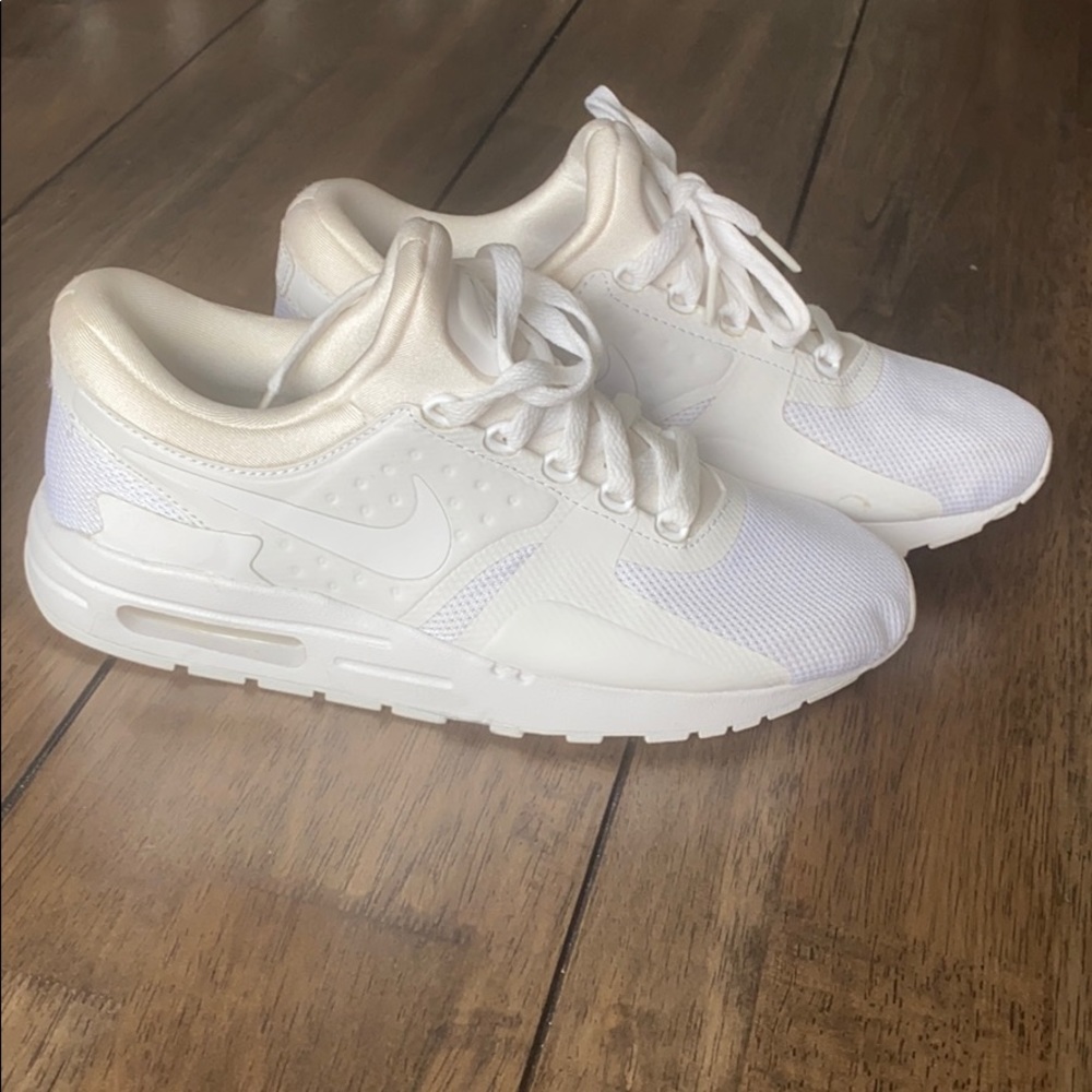 Nike Air Max Tennis Shoes